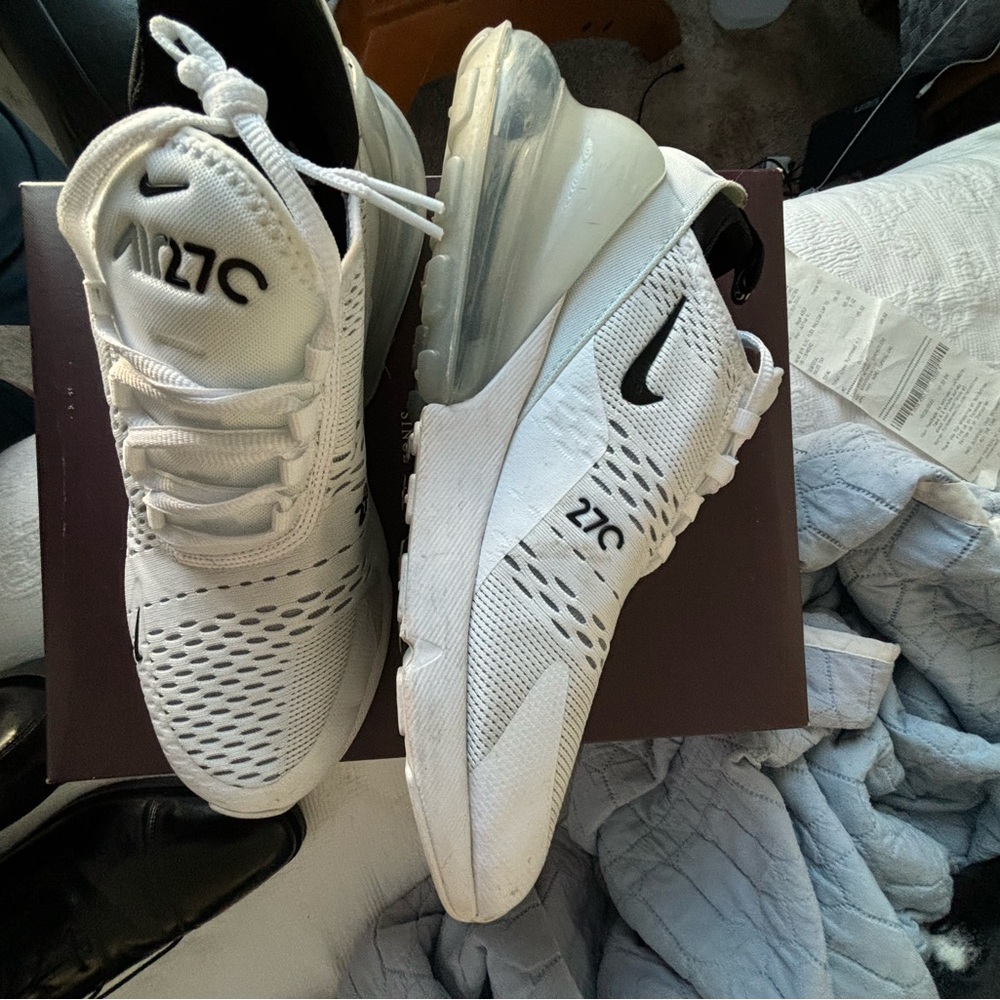 Nike like new men’s Air270 sneakers size 10.5. White